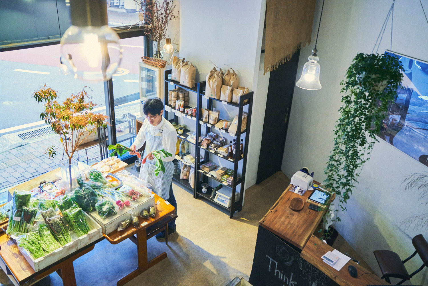 明るい野菜売り場